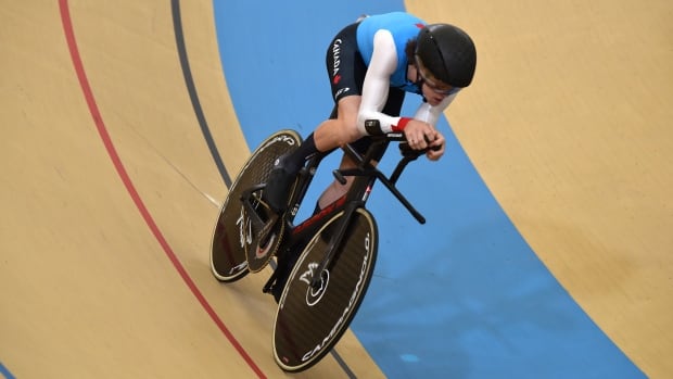 Kanadalı Para bisikletçisi Alex Hayward, çizik yarışında gümüşle 1. dünya madalyasını kazandı